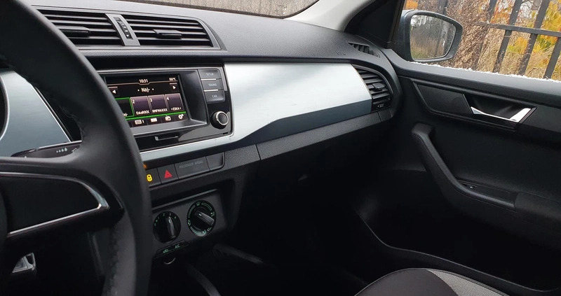 Skoda Fabia cena 37500 przebieg: 139996, rok produkcji 2018 z Warszawa małe 232